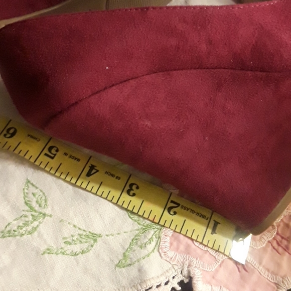1 FREE with purchase -NWB Brash Maroon Wedges 6.5 - Picture 5 of 8